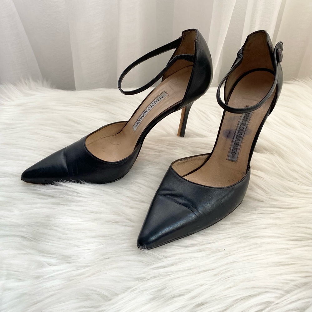 Vintage Manalo Blahnik navy pumps